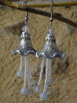 Boucles d’oreille tulipe – cristal de roche – pierre de lune – hémimorphite