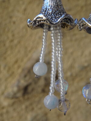 Boucles d’oreille tulipe – cristal de roche – pierre de lune – hémimorphite