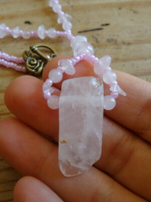 Collier en pierre – quartz rose