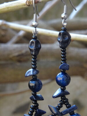 Boucles d’oreille tête de mort – œil de tigre – lapis lazuli