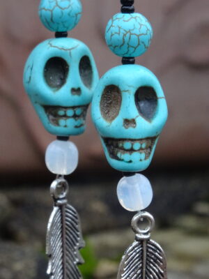 Boucles d’oreille plume – tête de mort – turquoise