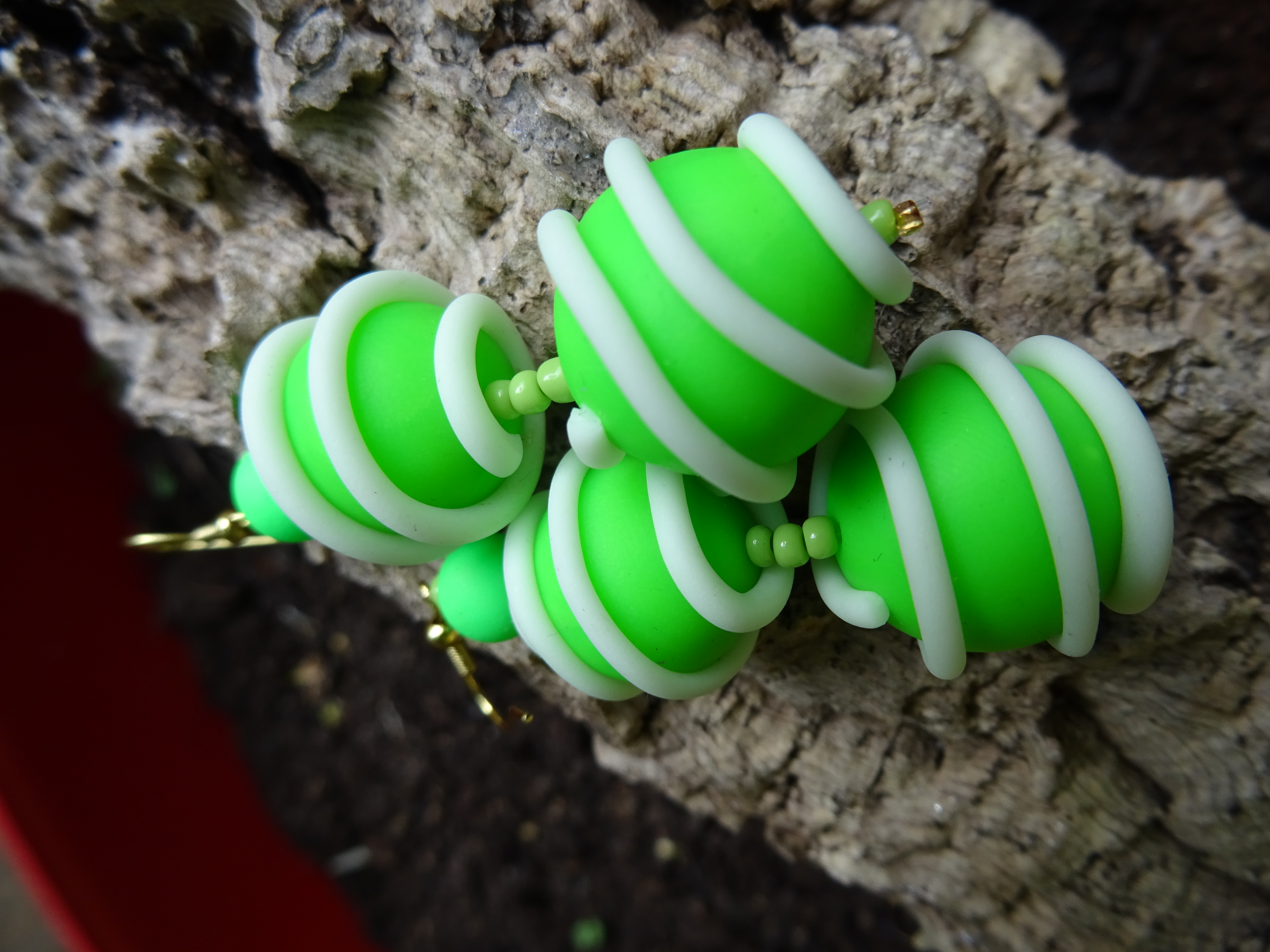 Boucles d’oreille phosphorescentes vert fluo