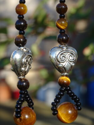 Boucles d’oreille pierre naturelle œil de tigre & cœur