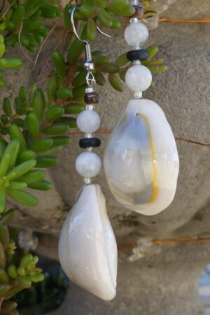 Boucles d’oreille coquillage, pierre de lune & perles de coco