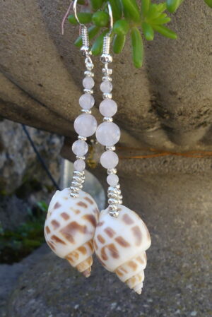 Boucles d’oreille coquillage et quartz rose