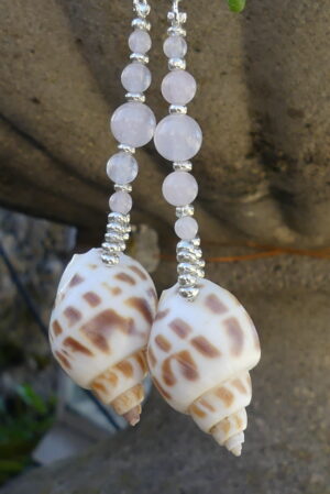 Boucles d’oreille coquillage et quartz rose