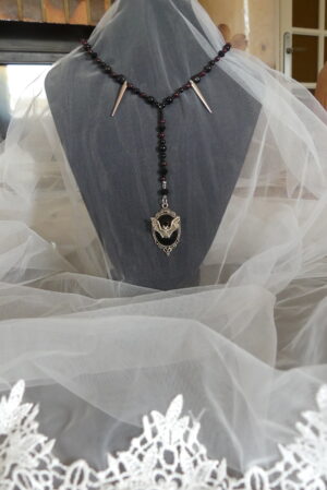 Collier gothique grenat et chauve-souris